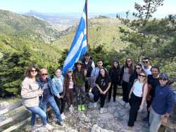 Ό&mu;&iota;&lambda;&omicron;&sigmaf; &Epsilon;&pi;&iota;&chi;&epsilon;&iota;&rho;ή&sigma;&epsilon;&omega;&nu; &Sigma;&alpha;&rho;&alpha;&kappa;ά&kappa;&eta; Hiking 2025: &Tau;&omicron; Wellness &tau;&omega;&nu; &epsilon;&rho;&gamma;&alpha;&zeta;&omicron;&mu;έ&nu;&omega;&nu; &tau;&omicron;&upsilon; &kappa;&alpha;&iota; &eta; &pi;&rho;&omicron;&sigma;&tau;&alpha;&sigma;ί&alpha; &tau;&omicron;&upsilon; &Pi;&epsilon;&rho;&iota;&beta;ά&lambda;&lambda;&omicron;&nu;&tau;&omicron;&sigmaf; &sigma;&tau;&eta;&nu; &laquo;&kappa;&alpha;&rho;&delta;&iota;ά&raquo; &tau;&omega;&nu; &Delta;&rho;ά&sigma;&epsilon;&omega;&nu; &Epsilon;&Kappa;&Epsilon;