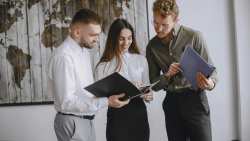 Zini Boutique &ndash; &Tau;&omicron; &alpha;&pi;ό&lambda;&upsilon;&tau;&omicron; Office Look &pi;&omicron;&upsilon; &sigma;&epsilon; &kappa;ά&nu;&epsilon;&iota; &nu;&alpha; &xi;&epsilon;&chi;&omega;&rho;ί&zeta;&epsilon;&iota;&sigmaf;