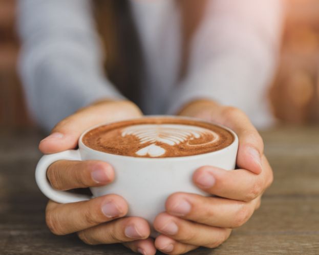 &Upsilon;&gamma;&epsilon;ί&alpha; : Ό&tau;&alpha;&nu; &pi;ί&nu;&epsilon;&tau;&epsilon; έ&tau;&sigma;&iota; &tau;&omicron;&nu; &kappa;&alpha;&phi;έ &alpha;&upsilon;&xi;ά&nu;&epsilon;&tau;&epsilon; &sigma;&eta;&mu;&alpha;&nu;&tau;&iota;&kappa;ά &tau;&omicron;&nu; &kappa;ί&nu;&delta;&upsilon;&nu;&omicron; &gamma;&iota;&alpha; &kappa;&alpha;&rho;&kappa;ί&nu;&omicron;