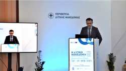 &Gamma;&iota;ώ&rho;&gamma;&omicron;&sigmaf; &Kappa;&alpha;&sigma;&alpha;&pi;ί&delta;&eta;&sigmaf;: &laquo;&Alpha;&phi;&omicron;&upsilon;&gamma;&kappa;&rho;&alpha;&sigma;&tau;ή&kappa;&alpha;&mu;&epsilon; &tau;&iota;&sigmaf; &pi;&alpha;&rho;&alpha;&gamma;&omega;&gamma;&iota;&kappa;έ&sigmaf; &delta;&upsilon;&nu;ά&mu;&epsilon;&iota;&sigmaf; &tau;&omicron;&upsilon; &tau;ό&pi;&omicron;&upsilon; &mu;&alpha;&sigmaf; &ndash; &Epsilon;&nu;ώ&nu;&omicron;&upsilon;&mu;&epsilon; &delta;&upsilon;&nu;ά&mu;&epsilon;&iota;&sigmaf; &gamma;&iota;&alpha; &tau;&eta;&nu; &alpha;&nu;ά&tau;&alpha;&sigma;&eta; &tau;&eta;&sigmaf; &Delta;&upsilon;&tau;&iota;&kappa;ή&sigmaf; &Mu;&alpha;&kappa;&epsilon;&delta;&omicron;&nu;ί&alpha;&sigmaf;&raquo;