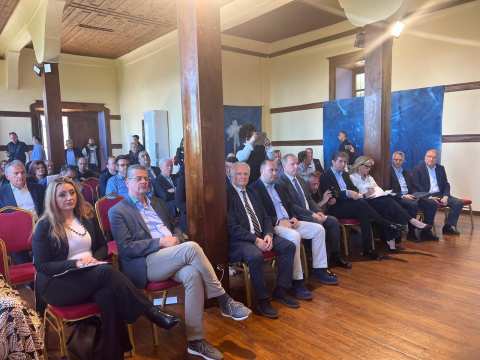 &Omicron; &Upsilon;&phi;&Alpha;&Alpha;&Tau;, &Gamma;&iota;ά&nu;&nu;&eta;&sigmaf; &Alpha;&nu;&delta;&rho;&iota;&alpha;&nu;ό&sigmaf; &sigma;&tau;&eta;&nu; &Pi;έ&lambda;&lambda;&alpha; &gamma;&iota;&alpha; &tau;&eta;&nu; &pi;&alpha;&rho;&omicron;&upsilon;&sigma;ί&alpha;&sigma;&eta; &tau;&eta;&sigmaf; &Epsilon;&theta;&nu;&iota;&kappa;ή&sigmaf; &Sigma;&tau;&rho;&alpha;&tau;&eta;&gamma;&iota;&kappa;ή&sigmaf; &gamma;&iota;&alpha; &tau;&eta;&nu; &Pi;&epsilon;&rho;&iota;&phi;&epsilon;&rho;&epsilon;&iota;&alpha;&kappa;ή &kappa;&alpha;&iota; &Tau;&omicron;&pi;&iota;&kappa;ή &Alpha;&nu;ά&pi;&tau;&upsilon;&xi;&eta; &sigma;&tau;&omicron; &pi;&lambda;&alpha;ί&sigma;&iota;&omicron; &kappa;&upsilon;&beta;&epsilon;&rho;&nu;&eta;&tau;&iota;&kappa;&omicron;ύ &kappa;&lambda;&iota;&mu;&alpha;&kappa;ί&omicron;&upsilon;
