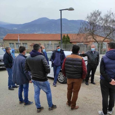 &Delta;. &Sigma;&tau;&alpha;&mu;&epsilon;&nu;ί&tau;&eta;&sigmaf; : &Mu;&alpha;&zeta;ί &mu;&epsilon; &tau;&omicron;&upsilon;&sigmaf; &alpha;&gamma;&rho;ό&tau;&epsilon;&sigmaf; &tau;&eta;&sigmaf; &Pi;έ&lambda;&lambda;&alpha;&sigmaf; &sigma;&upsilon;&zeta;&eta;&tau;ά&mu;&epsilon; &gamma;&iota;&alpha; &tau;&iota;&sigmaf; &sigma;&upsilon;&nu;έ&pi;&epsilon;&iota;&epsilon;&sigmaf; &tau;&omicron;&upsilon; &pi;&alpha;&gamma;&epsilon;&tau;&omicron;ύ