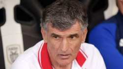 &Mu;&epsilon;&nu;&tau;&iota;&lambda;ί&mu;&pi;&alpha;&rho;: &laquo;&Omicron;&pi;&omega;&sigma;&delta;ή&pi;&omicron;&tau;&epsilon; &nu;ί&kappa;&eta; &epsilon;&pi;ί &tau;&eta;&sigmaf; &Alpha;&Epsilon;&Kappa;&raquo;