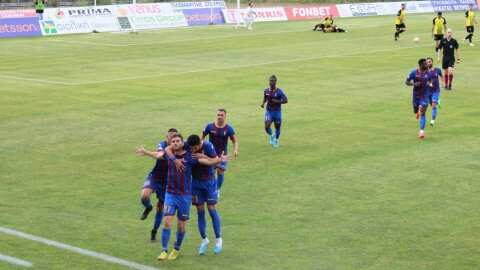 &Nu;ί&kappa;&eta;, &mu;&epsilon;&gamma;ά&lambda;&eta;&sigmaf; &beta;&alpha;&theta;&mu;&omicron;&lambda;&omicron;&gamma;&iota;&kappa;ή&sigmaf; &sigma;&eta;&mu;&alpha;&sigma;ί&alpha;&sigmaf; &mu;&epsilon; 1-0 &gamma;&iota;&alpha; &tau;&eta; &Beta;&Epsilon;&Rho;&Omicron;&Iota;&Alpha; &alpha;&pi;έ&nu;&alpha;&nu;&tau;&iota; &sigma;&tau;&eta;&nu; &Kappa;&alpha;&rho;&delta;ί&tau;&sigma;&alpha;