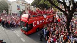 &Tau;&omicron;&upsilon;&sigmaf; &pi;&rho;&omega;&tau;&alpha;&theta;&lambda;&eta;&tau;έ&sigmaf; &tau;&omicron;&upsilon; Europa League &alpha;&pi;&omicron;&theta;έ&omega;&sigma;&alpha;&nu; &chi;&iota;&lambda;&iota;ά&delta;&epsilon;&sigmaf; &omicron;&pi;&alpha;&delta;&omicron;ί &tau;&eta;&sigmaf; &Sigma;&epsilon;&beta;ί&lambda;&lambda;&eta;&sigmaf;