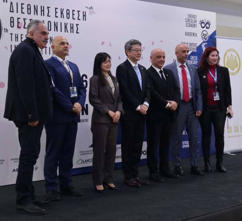 &Eta; &Iota;&alpha;&pi;&omega;&nu;ί&alpha; &sigma;&tau;&eta;&nu; &Delta;&iota;&epsilon;&theta;&nu;ή Έ&kappa;&theta;&epsilon;&sigma;&eta; &Theta;&epsilon;&sigma;&sigma;&alpha;&lambda;&omicron;&nu;ί&kappa;&eta;&sigmaf;