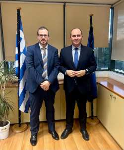 &Sigma;&upsilon;&nu;ά&nu;&tau;&eta;&sigma;&eta; &Lambda;ά&kappa;&eta; &Beta;&alpha;&sigma;&iota;&lambda;&epsilon;&iota;ά&delta;&eta; &mu;&epsilon; &Upsilon;&phi;&upsilon;&pi;&omicron;&upsilon;&rho;&gamma;ό &Pi;&epsilon;&rho;&iota;&beta;ά&lambda;&lambda;&omicron;&nu;&tau;&omicron;&sigmaf; &kappa;&alpha;&iota; &Epsilon;&nu;έ&rho;&gamma;&epsilon;&iota;&alpha;&sigmaf;: &laquo;&Pi;&alpha;&rho;έ&mu;&beta;&alpha;&sigma;&eta; &gamma;&iota;&alpha; &delta;ί&kappa;&alpha;&iota;&epsilon;&sigmaf; &rho;&upsilon;&theta;&mu;ί&sigma;&epsilon;&iota;&sigmaf; &sigma;&tau;&omicron; &Epsilon;&xi;&omicron;&iota;&kappa;&omicron;&nu;&omicron;&mu;ώ 2025 &kappa;&alpha;&iota; &sigma;&tau;&omicron; &alpha;&gamma;&rho;&omicron;&tau;&iota;&kappa;ό &rho;&epsilon;ύ&mu;&alpha;&raquo;