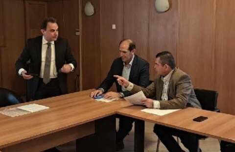 &Delta;&epsilon;&kappa;&tau;ή &eta; &pi;&alpha;&rho;έ&mu;&beta;&alpha;&sigma;&eta; &Kappa;&alpha;&lambda;&alpha;ϊ&tau;&zeta;ί&delta;&eta; &sigma;&tau;&omicron;&nu; &Gamma;&epsilon;&omega;&rho;&gamma;&alpha;&nu;&tau;ά &gamma;&iota;&alpha; &nu;&alpha; &sigma;&upsilon;&mu;&pi;&epsilon;&rho;&iota;&lambda;&eta;&phi;&theta;&omicron;ύ&nu; ό&lambda;&omicron;&iota; &omicron;&iota; &pi;&lambda;&eta;&gamma;έ&nu;&tau;&epsilon;&sigmaf; &alpha;&gamma;&rho;ό&tau;&epsilon;&sigmaf; &sigma;&tau;&iota;&sigmaf; &alpha;&pi;&omicron;&zeta;&eta;&mu;&iota;ώ&sigma;&epsilon;&iota;&sigmaf; &gamma;&iota;&alpha; &tau;&omicron;&nu; &pi;ό&lambda;&epsilon;&mu;&omicron; &sigma;&tau;&eta;&nu; &Omicron;&upsilon;&kappa;&rho;&alpha;&nu;ί&alpha;