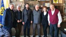 &Mu;&pi;&alpha;&rho;&tau;&zeta;ώ&kappa;&alpha;&sigmaf;: Έ&mu;&pi;&rho;&alpha;&kappa;&tau;&alpha; &delta;ί&pi;&lambda;&alpha; &sigma;&tau;&omicron;&upsilon;&sigmaf; &Alpha;&pi;&omicron;&sigma;&tau;&rho;ά&tau;&omicron;&upsilon;&sigmaf; &tau;&eta;&sigmaf; &Alpha;&sigma;&tau;&upsilon;&nu;&omicron;&mu;ί&alpha;&sigmaf; &kappa;&alpha;&iota; &tau;&omicron;&upsilon;&sigmaf; &Alpha;&xi;&iota;&omega;&mu;&alpha;&tau;&iota;&kappa;&omicron;ύ&sigmaf; &tau;&omicron;&upsilon; &Sigma;&tau;&rho;&alpha;&tau;&omicron;ύ!