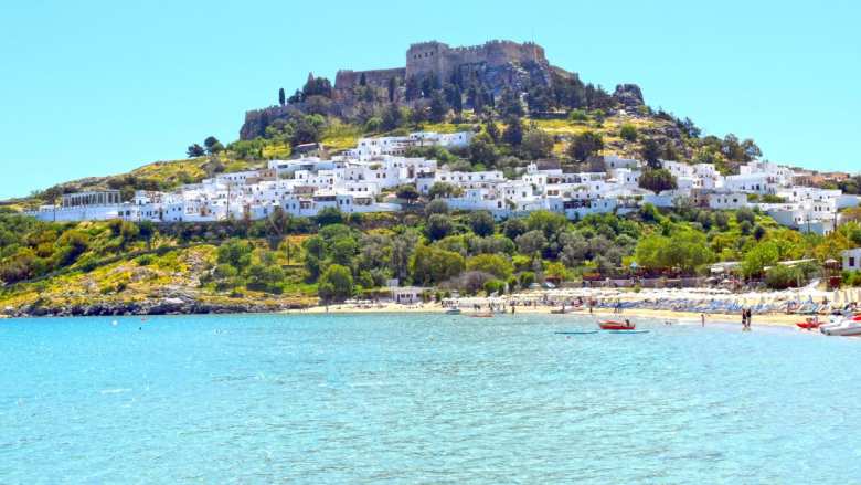 &Alpha;&upsilon;&xi;ά&nu;&epsilon;&tau;&alpha;&iota; &kappa;&alpha;&tau;ά 33.000 &omicron; &alpha;&rho;&iota;&theta;&mu;ό&sigmaf; &tau;&omega;&nu; &delta;&iota;&kappa;&alpha;&iota;&omicron;ύ&chi;&omega;&nu; &tau;&omicron;&upsilon; &pi;&rho;&omicron;&gamma;&rho;ά&mu;&mu;&alpha;&tau;&omicron;&sigmaf; &Kappa;&omicron;&iota;&nu;&omega;&nu;&iota;&kappa;&omicron;ύ &Tau;&omicron;&upsilon;&rho;&iota;&sigma;&mu;&omicron;ύ &gamma;&iota;&alpha; &tau;&eta;&nu; &pi;&epsilon;&rho;ί&omicron;&delta;&omicron; 2026-2027