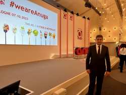 &Sigma;&tau;&alpha; &epsilon;&gamma;&kappa;&alpha;ί&nu;&iota;&alpha; &tau;&eta;&sigmaf; &laquo;ANUGA 2023&raquo; &omicron; &Lambda;&epsilon;&upsilon;&tau;έ&rho;&eta;&sigmaf; &Alpha;&upsilon;&gamma;&epsilon;&nu;ά&kappa;&eta;&sigmaf;- &Tau;&alpha; &epsilon;&lambda;&lambda;&eta;&nu;&iota;&kappa;ά &pi;&rho;&omicron;ϊό&nu;&tau;&alpha; &epsilon;ί&nu;&alpha;&iota; &tau;&alpha;&upsilon;&tau;&iota;&sigma;&mu;έ&nu;&alpha; &mu;&epsilon; &tau;&eta;&nu; &pi;&omicron;&iota;ό&tau;&eta;&tau;&alpha; &kappa;&alpha;&iota; &tau;&eta;&nu; &alpha;&sigma;&phi;ά&lambda;&epsilon;&iota;&alpha;