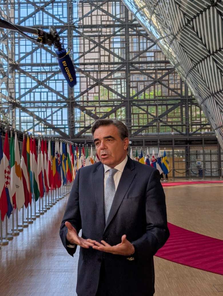 &Mu;. &Sigma;&chi;&omicron;&iota;&nu;ά&sigmaf;: &Alpha;&nu;&omicron;ί&gamma;&omicron;&upsilon;&mu;&epsilon; &tau;&omicron;&nu; &delta;&rho;ό&mu;&omicron; &gamma;&iota;&alpha; &tau;&eta;&nu; &alpha;&nu;&alpha;&nu;έ&omega;&sigma;&eta; &tau;&omicron;&upsilon; &epsilon;&lambda;&lambda;&eta;&nu;&iota;&kappa;&omicron;ύ &alpha;&lambda;&iota;&epsilon;&upsilon;&tau;&iota;&kappa;&omicron;ύ &sigma;&tau;ό&lambda;&omicron;&upsilon; &ndash; &Mu;&iota;&alpha; &delta;έ&sigma;&mu;&epsilon;&upsilon;&sigma;&eta; &sigma;&tau;&omicron;&upsilon;&sigmaf; &psi;&alpha;&rho;ά&delta;&epsilon;&sigmaf; &gamma;ί&nu;&epsilon;&tau;&alpha;&iota; &pi;&rho;ά&xi;&eta;
