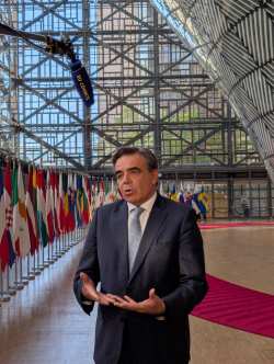 &Mu;. &Sigma;&chi;&omicron;&iota;&nu;ά&sigmaf;: &Alpha;&nu;&omicron;ί&gamma;&omicron;&upsilon;&mu;&epsilon; &tau;&omicron;&nu; &delta;&rho;ό&mu;&omicron; &gamma;&iota;&alpha; &tau;&eta;&nu; &alpha;&nu;&alpha;&nu;έ&omega;&sigma;&eta; &tau;&omicron;&upsilon; &epsilon;&lambda;&lambda;&eta;&nu;&iota;&kappa;&omicron;ύ &alpha;&lambda;&iota;&epsilon;&upsilon;&tau;&iota;&kappa;&omicron;ύ &sigma;&tau;ό&lambda;&omicron;&upsilon; &ndash; &Mu;&iota;&alpha; &delta;έ&sigma;&mu;&epsilon;&upsilon;&sigma;&eta; &sigma;&tau;&omicron;&upsilon;&sigmaf; &psi;&alpha;&rho;ά&delta;&epsilon;&sigmaf; &gamma;ί&nu;&epsilon;&tau;&alpha;&iota; &pi;&rho;ά&xi;&eta;