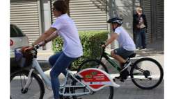 &Mu;&epsilon;&gamma;ά&lambda;&eta; &sigma;&upsilon;&mu;&mu;&epsilon;&tau;&omicron;&chi;ή &mu;&iota;&kappa;&rho;ώ&nu; &kappa;&alpha;&iota; &mu;&epsilon;&gamma;ά&lambda;&omega;&nu; &sigma;&tau;&eta;&nu; &Pi;&omicron;&delta;&eta;&lambda;&alpha;&tau;&omicron;&delta;&rho;&omicron;&mu;ί&alpha; &tau;&omicron;&upsilon; &Delta;ή&mu;&omicron;&upsilon; &Beta;έ&rho;&omicron;&iota;&alpha;&sigmaf; &gamma;&iota;&alpha; &tau;&eta;&nu; &laquo;&Eta;&mu;έ&rho;&alpha; &Chi;&omega;&rho;ί&sigmaf; &Alpha;&upsilon;&tau;&omicron;&kappa;ί&nu;&eta;&tau;&omicron;&raquo;