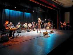 &Epsilon;&upsilon;&chi;&alpha;&rho;&iota;&sigma;&tau;ή&rho;&iota;&omicron; &Delta;&eta;&mu;ά&rho;&chi;&omicron;&upsilon; &kappa;&alpha;&iota; &Alpha;&nu;&tau;&iota;&delta;&eta;&mu;ά&rho;&chi;&omicron;&upsilon; &Kappa;&omicron;&iota;&nu;&omega;&nu;&iota;&kappa;ή&sigmaf; &Pi;&omicron;&lambda;&iota;&tau;&iota;&kappa;ή&sigmaf; &gamma;&iota;&alpha; &tau;&eta; &delta;&iota;&omicron;&rho;&gamma;ά&nu;&omega;&sigma;&eta; &tau;&omicron;&upsilon; &alpha;&phi;&iota;&epsilon;&rho;ώ&mu;&alpha;&tau;&omicron;&sigmaf; &sigma;&tau;&omicron;&nu; &Iota;. &Kappa;&alpha;&mu;&pi;&alpha;&nu;έ&lambda;&lambda;&eta;