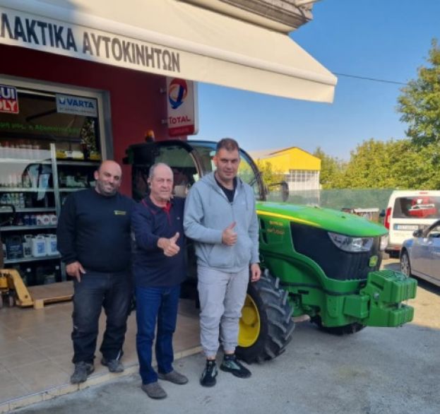&Omicron;&lambda;&omicron;έ&nu;&alpha; &kappa;&alpha;&iota; &pi;&epsilon;&rho;&iota;&sigma;&sigma;ό&tau;&epsilon;&rho;&alpha; "&epsilon;&lambda;ά&phi;&iota;&alpha;" &tau;&eta;&sigmaf; JHON DEERE &omicron;&rho;&gamma;ώ&nu;&omicron;&upsilon;&nu; &tau;&omicron;&nu; &kappa;ά&mu;&pi;&omicron; &tau;&eta;&sigmaf; &Pi;έ&lambda;&lambda;&alpha;&sigmaf;