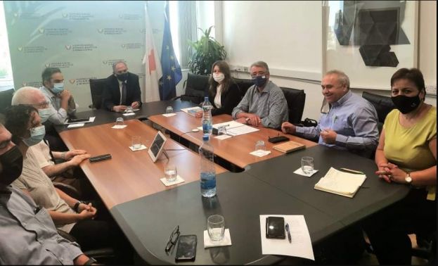 &Sigma;&upsilon;&nu;ά&nu;&tau;&eta;&sigma;&eta; &tau;&eta;&sigmaf; &pi;&rho;&omicron;έ&delta;&rho;&omicron;&upsilon; AREPO &kappa;&alpha;&iota; &alpha;&nu;&tau;&iota;&pi;&rho;&omicron;&sigma;&omega;&pi;&epsilon;ί&alpha;&sigmaf; &tau;&eta;&sigmaf; &Pi;&epsilon;&rho;. &Kappa;&rho;ή&tau;&eta;&sigmaf; &mu;&epsilon; &tau;&omicron;&nu; &Upsilon;&pi;&omicron;&upsilon;&rho;&gamma;ό &Gamma;&epsilon;&omega;&rho;&gamma;ί&alpha;&sigmaf; &tau;&eta;&sigmaf; &Kappa;ύ&pi;&rho;&omicron;&upsilon; &kappa;&alpha;&iota; &pi;&alpha;&rho;&alpha;&gamma;&omega;&gamma;&iota;&kappa;&omicron;ύ&sigmaf; &phi;&omicron;&rho;&epsilon;ί&sigmaf;