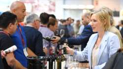 &Kappa;&Epsilon;&Omicron;&Sigma;&Omicron;&Epsilon;: &Sigma;&tau;&eta;&nu; &pi;&omicron;&lambda;&upsilon;&epsilon;&pi;ί&pi;&epsilon;&delta;&eta; &kappa;&rho;ί&sigma;&eta;, &eta; AREV &zeta;&eta;&tau;ά &nu;&alpha; &iota;&sigma;&chi;ύ&sigma;&omicron;&upsilon;&nu; &pi;&omicron;&lambda;&iota;&tau;&iota;&kappa;έ&sigmaf; &alpha;&rho;&chi;έ&sigmaf;