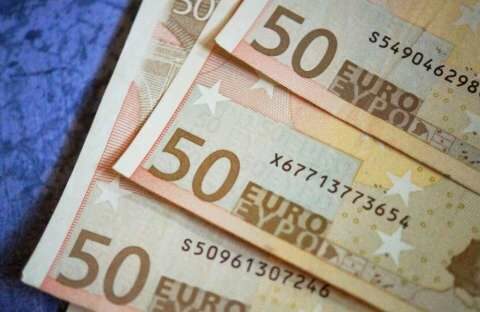 &Pi;&omicron;&iota;&omicron;&iota; &omicron;&iota; &delta;&iota;&kappa;&alpha;&iota;&omicron;ύ&chi;&omicron;&iota; &tau;&eta;&sigmaf; &epsilon;&pi;&iota;&delta;ό&tau;&eta;&sigma;&eta;&sigmaf; &mu;&alpha;&mu;&omicron;ύ&theta; 14.800 &epsilon;&upsilon;&rho;ώ &gamma;&iota;&alpha;...ό&lambda;&omicron;&upsilon;&sigmaf; &ndash; &Xi;&epsilon;&kappa;ί&nu;&eta;&sigma;&alpha;&nu; &omicron;&iota; &alpha;&iota;&tau;ή&sigma;&epsilon;&iota;&sigmaf;