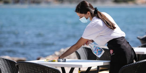 Έ&nu;&alpha;&sigmaf; &chi;&rho;ό&nu;&omicron;&sigmaf; covid 19: &Pi;ώ&sigmaf; ά&lambda;&lambda;&alpha;&xi;&alpha;&nu; &omicron;&iota; &zeta;&omega;έ&sigmaf; &tau;&omega;&nu; &epsilon;&rho;&gamma;&alpha;&zeta;&omicron;&mu;έ&nu;&omega;&nu; &alpha;&pi;ό &tau;&omicron;&nu; &Mu;ά&rho;&tau;&iota;&omicron; &tau;&omicron;&upsilon; 2020