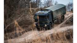 Ό&mu;&iota;&lambda;&omicron;&sigmaf; &Epsilon;&pi;&iota;&chi;&epsilon;&iota;&rho;ή&sigma;&epsilon;&omega;&nu; &Sigma;&alpha;&rho;&alpha;&kappa;ά&kappa;&eta;: H Volvo Defense &sigma;&tau;&eta;&nu; DEFEA 2025 &gamma;&iota;&alpha; &pi;&rho;ώ&tau;&eta; &phi;&omicron;&rho;ά