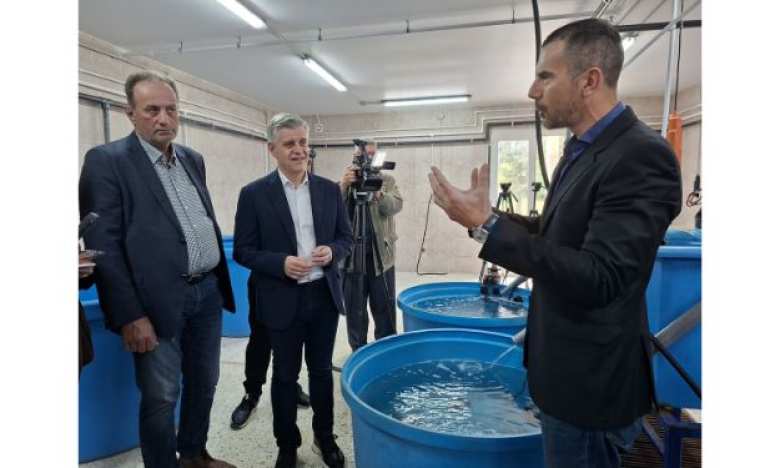 &Epsilon;&pi;ί&sigma;&kappa;&epsilon;&psi;&eta; &tau;&omicron;&upsilon; &Alpha;&nu;&tau;&iota;&pi;&epsilon;&rho;&iota;&phi;&epsilon;&rho;&epsilon;&iota;ά&rho;&chi;&eta; &Theta;&epsilon;&sigma;&sigma;&alpha;&lambda;&omicron;&nu;ί&kappa;&eta;&sigmaf;, &Kappa;ώ&sigma;&tau;&alpha; &Gamma;&iota;&omicron;&upsilon;&tau;ί&kappa;&alpha;, &sigma;&tau;&omicron;&nu; &pi;&rho;ώ&tau;&omicron; &Omicron;&sigma;&tau;&rho;&alpha;&kappa;&omicron;&gamma;&epsilon;&nu;&nu;&eta;&tau;&iota;&kappa;ό &Sigma;&tau;&alpha;&theta;&mu;ό &sigma;&tau;&eta;&nu; &Epsilon;&lambda;&lambda;ά&delta;&alpha;
