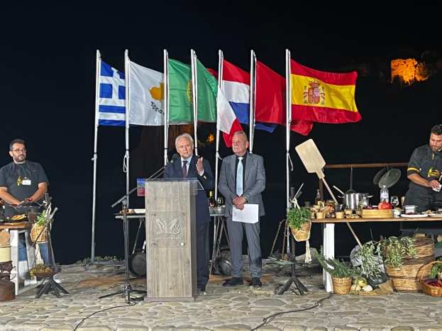 &Gamma;&iota;ά&nu;&nu;&eta;&sigmaf; &Alpha;&nu;&delta;&rho;&iota;&alpha;&nu;ό&sigmaf;: &Eta; &Mu;&epsilon;&sigma;&omicron;&gamma;&epsilon;&iota;&alpha;&kappa;ή &Delta;&iota;&alpha;&tau;&rho;&omicron;&phi;ή, &zeta;&omega;&nu;&tau;&alpha;&nu;ή &pi;&omicron;&lambda;&iota;&tau;&iota;&sigma;&tau;&iota;&kappa;ή &kappa;&lambda;&eta;&rho;&omicron;&nu;&omicron;&mu;&iota;ά &kappa;&alpha;&iota; &sigma;&eta;&mu;&alpha;&nu;&tau;&iota;&kappa;ή &alpha;&nu;&alpha;&pi;&tau;&upsilon;&xi;&iota;&alpha;&kappa;ή &delta;&upsilon;&nu;&alpha;&tau;ό&tau;&eta;&tau;&alpha; &gamma;&iota;&alpha; &tau;&eta;&nu; &epsilon;&lambda;&lambda;&eta;&nu;&iota;&kappa;ή &pi;&epsilon;&rho;&iota;&phi;έ&rho;&epsilon;&iota;&alpha;