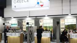 &Eta; &Pi;&epsilon;&rho;&iota;&phi;έ&rho;&epsilon;&iota;&alpha; &Sigma;&tau;&epsilon;&rho;&epsilon;ά&sigmaf; &Epsilon;&lambda;&lambda;ά&delta;&alpha;&sigmaf; &sigma;&upsilon;&mu;&mu;&epsilon;&tau;&epsilon;ί&chi;&epsilon; &sigma;&tau;&eta;&nu; έ&kappa;&theta;&epsilon;&sigma;&eta; &omicron;ί&nu;&omicron;&upsilon; &kappa;&alpha;&iota; &pi;&omicron;&tau;ώ&nu; ProWein 2023