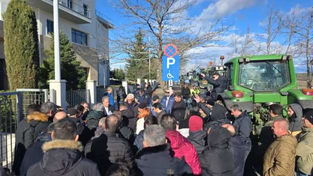 &Sigma;&upsilon;&nu;ά&nu;&tau;&eta;&sigma;&eta; &mu;&epsilon; &tau;&omicron;&upsilon;&sigmaf; &alpha;&nu;&theta;&rho;ώ&pi;&omicron;&upsilon;&sigmaf; &tau;&omega;&nu; &Lambda;&alpha;ϊ&kappa;ώ&nu; &Alpha;&gamma;&omicron;&rho;ώ&nu; &Delta;&upsilon;&tau;&iota;&kappa;ή&sigmaf; &Mu;&alpha;&kappa;&epsilon;&delta;&omicron;&nu;ί&alpha;&sigmaf; &epsilon;ί&chi;&epsilon; &sigma;ή&mu;&epsilon;&rho;&alpha; &omicron; &Pi;&epsilon;&rho;&iota;&phi;&epsilon;&rho;&epsilon;&iota;ά&rho;&chi;&eta;&sigmaf;