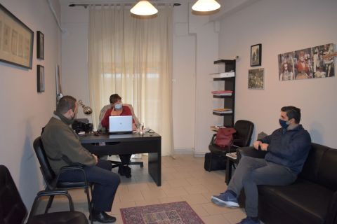 &Sigma;&upsilon;&nu;ά&nu;&tau;&eta;&sigma;&eta; &Phi;&rho;. &Kappa;&alpha;&rho;&alpha;&sigma;&alpha;&rho;&lambda;ί&delta;&omicron;&upsilon; &mu;&epsilon; &alpha;&nu;&tau;&iota;&pi;&rho;&omicron;&sigma;&omega;&pi;&epsilon;ί&alpha; &tau;&omega;&nu; &alpha;&sigma;&tau;&upsilon;&nu;&omicron;&mu;&iota;&kappa;ώ&nu; &gamma;&iota;&alpha; &tau;&eta;&nu; &pi;&rho;&omicron;&sigma;&tau;&alpha;&sigma;ί&alpha; &alpha;&pi;ό &tau;&omicron;&nu; &kappa;&omicron;&rho;&omega;&nu;&omicron;ϊό