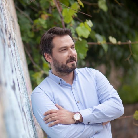 &Tau;. &Mu;&pi;&alpha;&rho;&tau;&zeta;ώ&kappa;&alpha;&sigmaf; : &Eta; &pi;&alpha;&nu;&delta;&eta;&mu;&iota;&kappa;ή &kappa;&rho;ί&sigma;&eta; &delta;&epsilon;&nu; &alpha;&nu;&alpha;&sigma;&tau;έ&lambda;&lambda;&epsilon;&iota; &tau;&eta;&nu; &iota;&sigma;&tau;&omicron;&rho;&iota;&kappa;ή &mu;&alpha;&sigmaf; &mu;&nu;ή&mu;&eta; &gamma;&iota;&alpha; &tau;&alpha; &gamma;&epsilon;&gamma;&omicron;&nu;ό&tau;&alpha; &tau;&omicron;&upsilon; &Pi;&omicron;&lambda;&upsilon;&tau;&epsilon;&chi;&nu;&epsilon;ί&omicron;&upsilon;