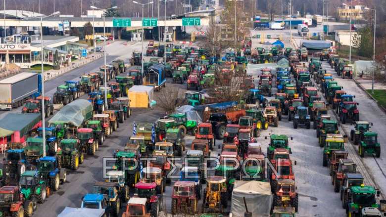 &Mu;&pi;&lambda;ό&kappa;&omicron; &Pi;&rho;&omicron;&mu;&alpha;&chi;ώ&nu;&alpha;: &Mu;&eta;&chi;&alpha;&nu;&omicron;&kappa;ί&nu;&eta;&tau;&eta; &pi;&omicron;&rho;&epsilon;ί&alpha; &mu;&epsilon; &tau;&alpha; &tau;&rho;&alpha;&kappa;&tau;έ&rho; &mu;έ&sigma;&alpha; &sigma;&tau;&eta;&nu; &pi;ό&lambda;&eta; &tau;&omega;&nu; &Sigma;&epsilon;&rho;&rho;ώ&nu; &omicron;&iota; &alpha;&gamma;&rho;ό&tau;&epsilon;&sigmaf;