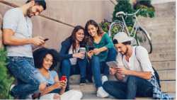 &Tau;&rho;&epsilon;&iota;&sigmaf; &gamma;&epsilon;&nu;&iota;έ&sigmaf; &alpha;&nu;&theta;&rho;ώ&pi;&omega;&nu; &alpha;&nu;&alpha;&kappa;&alpha;&lambda;ύ&pi;&tau;&omicron;&upsilon;&nu; &nu;έ&alpha; &pi;&rho;&omicron;ϊό&nu;&tau;&alpha; &kappa;&upsilon;&rho;ί&omega;&sigmaf; &mu;έ&sigma;&omega; social media