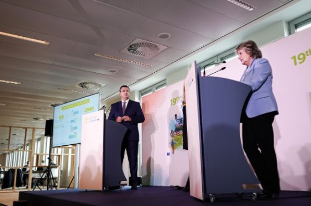 &Omicron; &Pi;&rho;ό&epsilon;&delta;&rho;&omicron;&sigmaf; &tau;&eta;&sigmaf; &Epsilon;&upsilon;&rho;&omega;&pi;&alpha;ϊ&kappa;ή&sigmaf; &Epsilon;&pi;&iota;&tau;&rho;&omicron;&pi;ή&sigmaf; &tau;&omega;&nu; &Pi;&epsilon;&rho;&iota;&phi;&epsilon;&rho;&epsilon;&iota;ώ&nu; &Alpha;&pi;. &Tau;&zeta;&iota;&tau;&zeta;&iota;&kappa;ώ&sigma;&tau;&alpha;&sigmaf; &kappa;ή&rho;&upsilon;&xi;&epsilon; &tau;&eta;&nu; έ&nu;&alpha;&rho;&xi;&eta; &tau;&eta;&sigmaf; 19&eta;&sigmaf; &Epsilon;&upsilon;&rho;&omega;&pi;&alpha;ϊ&kappa;ή&sigmaf; &Epsilon;&beta;&delta;&omicron;&mu;ά&delta;&alpha;&sigmaf; &Pi;&epsilon;&rho;&iota;&phi;&epsilon;&rho;&epsilon;&iota;ώ&nu; &kappa;&alpha;&iota; &Pi;ό&lambda;&epsilon;&omega;&nu;