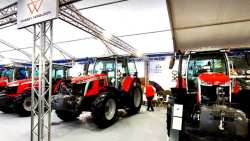 &Delta;&upsilon;&nu;&alpha;&mu;&iota;&kappa;ή &pi;&alpha;&rho;&omicron;&upsilon;&sigma;ί&alpha; &tau;&omicron;&upsilon; &Omicron;&mu;ί&lambda;&omicron;&upsilon; &Sigma;&Alpha;&Rho;&Alpha;&Kappa;&Alpha;&Kappa;&Eta; &kappa;&alpha;&iota; &pi;&alpha;&rho;&omicron;&upsilon;&sigma;ί&alpha;&sigma;&eta; &nu;έ&omega;&nu; &mu;&omicron;&nu;&tau;έ&lambda;&omega;&nu; &tau;&eta;&sigmaf; Massey Ferguson &sigma;&tau;&eta;&nu; AgroThessaly 2023