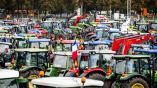 &Chi;&iota;&lambda;&iota;ά&delta;&epsilon;&sigmaf; &Omicron;&lambda;&lambda;&alpha;&nu;&delta;&omicron;ί &alpha;&gamma;&rho;ό&tau;&epsilon;&sigmaf; &mu;&epsilon; &tau;&alpha; &tau;&rho;&alpha;&kappa;&tau;έ&rho; &tau;&omicron;&upsilon;&sigmaf;, &delta;&iota;&alpha;&delta;ή&lambda;&omega;&sigma;&alpha;&nu; &epsilon;&nu;&alpha;&nu;&tau;ί&omicron;&nu; &tau;&omicron;&upsilon; &kappa;&upsilon;&beta;&epsilon;&rho;&nu;&eta;&tau;&iota;&kappa;&omicron;ύ &sigma;&chi;&epsilon;&delta;ί&omicron;&upsilon; &gamma;&iota;&alpha; &tau;&eta; &mu;ά&chi;&eta; &upsilon;&pi;έ&rho; &tau;&omicron;&upsilon; &kappa;&lambda;ί&mu;&alpha;&tau;&omicron;&sigmaf;
