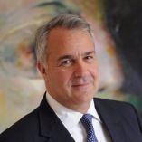 &Mu;&nu;&eta;&mu;ό&nu;&iota;&omicron; &sigma;&upsilon;&nu;&epsilon;&rho;&gamma;&alpha;&sigma;ί&alpha;&sigmaf; &mu;&epsilon; &tau;&omicron; &Kappa;&omicron;&upsilon;&beta;έ&iota;&tau;, &gamma;&iota;&alpha; &theta;έ&mu;&alpha;&tau;&alpha; &gamma;&epsilon;&omega;&rho;&gamma;ί&alpha;&sigmaf;