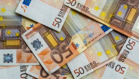 &Eta; &Epsilon;&upsilon;&rho;&omega;&pi;&alpha;ϊ&kappa;ή &Epsilon;&pi;&iota;&tau;&rho;&omicron;&pi;ή &epsilon;&nu;έ&kappa;&rho;&iota;&nu;&epsilon; &kappa;&omicron;&nu;&delta;ύ&lambda;&iota;&alpha; ύ&psi;&omicron;&upsilon;&sigmaf; 363,7 &epsilon;&kappa;&alpha;&tau;. &epsilon;&upsilon;&rho;ώ &gamma;&iota;&alpha; &tau;&eta;&nu; &Epsilon;&lambda;&lambda;ά&delta;&alpha; - &Pi;&omicron;&iota;&omicron;&upsilon;&sigmaf; &alpha;&phi;&omicron;&rho;&omicron;ύ&nu;