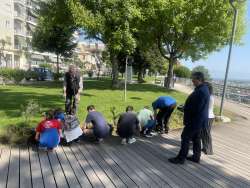 &Gamma;&nu;&omega;&rho;&iota;&mu;ί&alpha; &kappa;&alpha;&iota; &epsilon;&pi;&alpha;&phi;ή &mu;&epsilon; &tau;&eta; &phi;ύ&sigma;&eta; &gamma;&iota;&alpha; &tau;&alpha; &pi;&alpha;&iota;&delta;&iota;ά &tau;&omicron;&upsilon; &Kappa;&Delta;&Alpha;&Pi;-&Mu;&Epsilon;&Alpha; &laquo;&Beta;ή&mu;&alpha;&tau;&alpha; &Mu;&alpha;&zeta;ί&raquo;