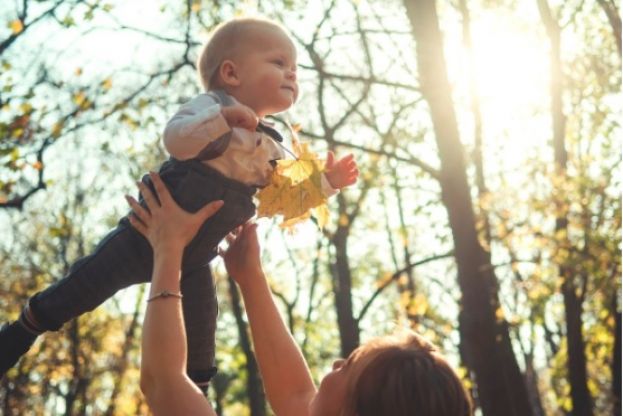 &Mu;&epsilon;&gamma;&alpha;&lambda;ώ&nu;&omicron;&nu;&tau;&alpha;&sigmaf; &omicron;&iota;&kappa;&omicron;&lambda;&omicron;&gamma;&iota;&kappa;ά: &Mu;&epsilon; &pi;&omicron;&iota;&alpha; &pi;&rho;&omicron;ϊό&nu;&tau;&alpha; &delta;&iota;&alpha;&tau;&eta;&rho;&epsilon;ί&sigmaf; &tau;&eta;&nu; &omicron;&iota;&kappa;&omicron;&lambda;&omicron;&gamma;&iota;&kappa;ή &sigma;&upsilon;&nu;&epsilon;ί&delta;&eta;&sigma;ή &sigma;&omicron;&upsilon; &laquo;&kappa;&alpha;&theta;&alpha;&rho;ή&raquo;;