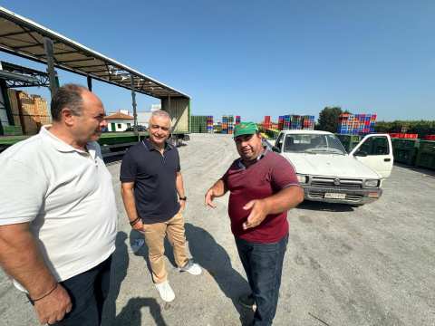 &Delta;ί&pi;&lambda;&alpha; &sigma;&tau;&omicron;&upsilon;&sigmaf; &pi;&lambda;&eta;&gamma;έ&nu;&tau;&epsilon;&sigmaf; &pi;&alpha;&rho;&alpha;&gamma;&omega;&gamma;&omicron;ύ&sigmaf; &tau;&eta;&sigmaf; &Eta;&mu;&alpha;&theta;ί&alpha;&sigmaf; &omicron; &Lambda;ά&zeta;&alpha;&rho;&omicron;&sigmaf; &Tau;&sigma;&alpha;&beta;&delta;&alpha;&rho;ί&delta;&eta;&sigmaf;