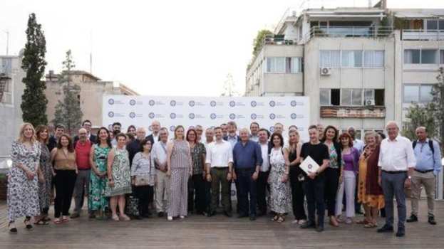 &Beta;έ&rho;&omicron;&iota;&alpha;: &Omicron; &Alpha;&nu;&tau;&iota;&delta;ή&mu;&alpha;&rho;&chi;&omicron;&sigmaf; &Kappa;&omicron;&iota;&nu;&omega;&nu;&iota;&kappa;ώ&nu; &Upsilon;&pi;&omicron;&theta;έ&sigma;&epsilon;&omega;&nu; &sigma;&tau;&eta; &sigma;&upsilon;&nu;ά&nu;&tau;&eta;&sigma;&eta; &epsilon;&rho;&gamma;&alpha;&sigma;ί&alpha;&sigmaf; &tau;&omicron;&upsilon; &Delta;&iota;&kappa;&tau;ύ&omicron;&upsilon; &Pi;ό&lambda;&epsilon;&omega;&nu; &gamma;&iota;&alpha; &tau;&eta;&nu; Έ&nu;&tau;&alpha;&xi;&eta; &Mu;&epsilon;&tau;&alpha;&nu;&alpha;&sigma;&tau;ώ&nu; &kappa;&alpha;&iota; &Pi;&rho;&omicron;&sigma;&phi;ύ&gamma;&omega;&nu;