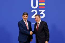 &Alpha;&upsilon;&gamma;&epsilon;&nu;ά&kappa;&eta;&sigmaf;: &Pi;&rho;&omicron;&tau;&epsilon;&rho;&alpha;&iota;ό&tau;&eta;&tau;ά &mu;&alpha;&sigmaf; &eta; &alpha;&pi;&omicron;&kappa;&alpha;&tau;ά&sigma;&tau;&alpha;&sigma;&eta; &tau;&omega;&nu; &zeta;&eta;&mu;&iota;ώ&nu; &kappa;&alpha;&iota; &alpha;&pi;&omega;&lambda;&epsilon;&iota;ώ&nu; &tau;&eta;&sigmaf; &gamma;&epsilon;&omega;&rho;&gamma;&iota;&kappa;ή&sigmaf; &pi;&alpha;&rho;&alpha;&gamma;&omega;&gamma;ή&sigmaf; &alpha;&pi;ό &tau;&iota;&sigmaf; &phi;&upsilon;&sigma;&iota;&kappa;έ&sigmaf; &kappa;&alpha;&tau;&alpha;&sigma;&tau;&rho;&omicron;&phi;έ&sigmaf;