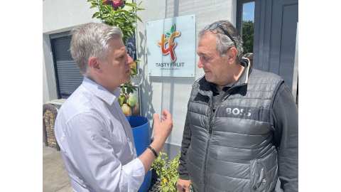 &Epsilon;&kappa;&kappa;&lambda;&eta;&sigma;ί&alpha;, &Upsilon;&gamma;&epsilon;ί&alpha;, &Epsilon;&pi;&iota;&chi;&epsilon;&iota;&rho;&eta;&mu;&alpha;&tau;&iota;&kappa;ό&tau;&eta;&tau;&alpha; &sigma;&tau;&omicron; &epsilon;&pi;ί&kappa;&epsilon;&nu;&tau;&rho;&omicron; &tau;&eta;&sigmaf; &epsilon;&pi;ί&sigma;&kappa;&epsilon;&psi;&eta;&sigmaf; &tau;&omicron;&upsilon; &Alpha;&nu;&tau;&iota;&pi;&epsilon;&rho;&iota;&phi;&epsilon;&rho;&epsilon;&iota;ά&rho;&chi;&eta; &Theta;&epsilon;&sigma;&sigma;&alpha;&lambda;&omicron;&nu;ί&kappa;&eta;&sigmaf;, &Kappa;ώ&sigma;&tau;&alpha; &Gamma;&iota;&omicron;&upsilon;&tau;ί&kappa;&alpha;, &sigma;&tau;&eta; &Beta;έ&rho;&omicron;&iota;&alpha;