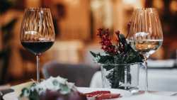 &Kappa;&Epsilon;&Omicron;&Sigma;&Omicron;&Epsilon;: &laquo;&Pi;&omicron;&lambda;ύ &sigma;&upsilon;&chi;&nu;ά, &epsilon;&xi;&omicron;&mu;&omicron;&iota;ώ&nu;&omicron;&upsilon;&mu;&epsilon;  &tau;&omicron; &kappa;&rho;&alpha;&sigma;ί &mu;&epsilon; έ&nu;&alpha; &mu;ό&rho;&iota;&omicron; &alpha;&lambda;&kappa;&omicron;ό&lambda;. &Pi;&omicron;&lambda;ύ &sigma;&upsilon;&nu;&omicron;&pi;&tau;&iota;&kappa;ά, &tau;&omicron; &kappa;&alpha;&tau;&eta;&gamma;&omicron;&rho;&omicron;ύ&mu;&epsilon; ό&tau;&iota; &epsilon;ί&nu;&alpha;&iota; &nu;&alpha;&rho;&kappa;&omega;&tau;&iota;&kappa;ό&raquo;