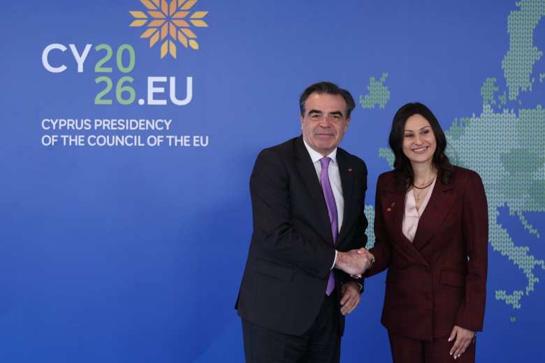 &Upsilon;&pi;&Alpha;&Alpha;&Tau;, &Mu;. &Sigma;&chi;&omicron;&iota;&nu;ά&sigmaf; &alpha;&pi;ό &tau;&eta; &Lambda;&epsilon;&upsilon;&kappa;&omega;&sigma;ί&alpha;: &laquo;&Omicron;&iota; &alpha;&gamma;&rho;ό&tau;&epsilon;&sigmaf; &kappa;&alpha;&iota; &omicron;&iota; &psi;&alpha;&rho;ά&delta;&epsilon;&sigmaf; &mu;&alpha;&sigmaf; &delta;&epsilon;&nu; &theta;&alpha; &mu;&epsilon;ί&nu;&omicron;&upsilon;&nu; &alpha;&pi;&rho;&omicron;&sigma;&tau;ά&tau;&epsilon;&upsilon;&tau;&omicron;&iota;&raquo;