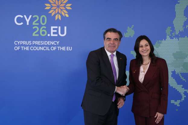 &Upsilon;&pi;&Alpha;&Alpha;&Tau;, &Mu;. &Sigma;&chi;&omicron;&iota;&nu;ά&sigmaf; &alpha;&pi;ό &tau;&eta; &Lambda;&epsilon;&upsilon;&kappa;&omega;&sigma;ί&alpha;: &laquo;&Omicron;&iota; &alpha;&gamma;&rho;ό&tau;&epsilon;&sigmaf; &kappa;&alpha;&iota; &omicron;&iota; &psi;&alpha;&rho;ά&delta;&epsilon;&sigmaf; &mu;&alpha;&sigmaf; &delta;&epsilon;&nu; &theta;&alpha; &mu;&epsilon;ί&nu;&omicron;&upsilon;&nu; &alpha;&pi;&rho;&omicron;&sigma;&tau;ά&tau;&epsilon;&upsilon;&tau;&omicron;&iota;&raquo;