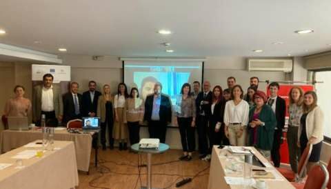 &Sigma;&tau;&eta;&nu; 5&eta; &sigma;&upsilon;&nu;ά&nu;&tau;&eta;&sigma;&eta; &tau;&omicron;&upsilon; έ&rho;&gamma;&omicron;&upsilon; &Iota;NTERNISTA &gamma;&iota;&alpha; &tau;&eta; &mu;&epsilon;ί&omega;&sigma;&eta; &tau;&eta;&sigmaf; &alpha;&nu;&epsilon;&rho;&gamma;ί&alpha;&sigmaf; &sigma;&tau;&iota;&sigmaf; &gamma;&upsilon;&nu;&alpha;ί&kappa;&epsilon;&sigmaf; &sigma;&upsilon;&mu;&mu;&epsilon;&tau;&epsilon;ί&chi;&epsilon; &eta; &Pi;&epsilon;&rho;&iota;&phi;έ&rho;&epsilon;&iota;&alpha; &Kappa;&epsilon;&nu;&tau;&rho;&iota;&kappa;ή&sigmaf; &Mu;&alpha;&kappa;&epsilon;&delta;&omicron;&nu;ί&alpha;&sigmaf;