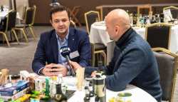 &Eta; &Pi;&Kappa;&Mu; &delta;&iota;&omicron;&rho;&gamma;ά&nu;&omega;&sigma;&epsilon; &sigma;&tau;&eta; &Theta;&epsilon;&sigma;&sigma;&alpha;&lambda;&omicron;&nu;ί&kappa;&eta; &tau;&eta;&nu; &pi;&rho;ώ&tau;&eta; &epsilon;&pi;&iota;&chi;&epsilon;&iota;&rho;&eta;&mu;&alpha;&tau;&iota;&kappa;ή &sigma;&upsilon;&nu;ά&nu;&tau;&eta;&sigma;&eta; &Sigma;&omicron;&upsilon;&eta;&delta;ώ&nu; &alpha;&gamma;&omicron;&rho;&alpha;&sigma;&tau;ώ&nu; &mu;&epsilon; &epsilon;&pi;&iota;&chi;&epsilon;&iota;&rho;ή&sigma;&epsilon;&iota;&sigmaf; &tau;&omicron;&upsilon; &tau;ό&pi;&omicron;&upsilon; &mu;&alpha;&sigmaf;