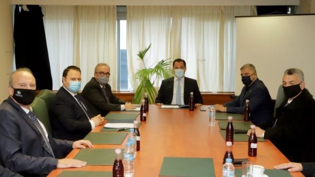 &Sigma;&epsilon; &theta;&epsilon;&tau;&iota;&kappa;ό &kappa;&lambda;ί&mu;&alpha; &eta; &sigma;&upsilon;&zeta;ή&tau;&eta;&sigma;&eta; &epsilon;&pi;ί &tau;&omicron;&upsilon; &nu;&omicron;&mu;&omicron;&sigma;&chi;&epsilon;&delta;ί&omicron;&upsilon; &gamma;&iota;&alpha; &tau;&iota;&sigmaf; &lambda;&alpha;ϊ&kappa;έ&sigmaf; &alpha;&gamma;&omicron;&rho;έ&sigmaf;